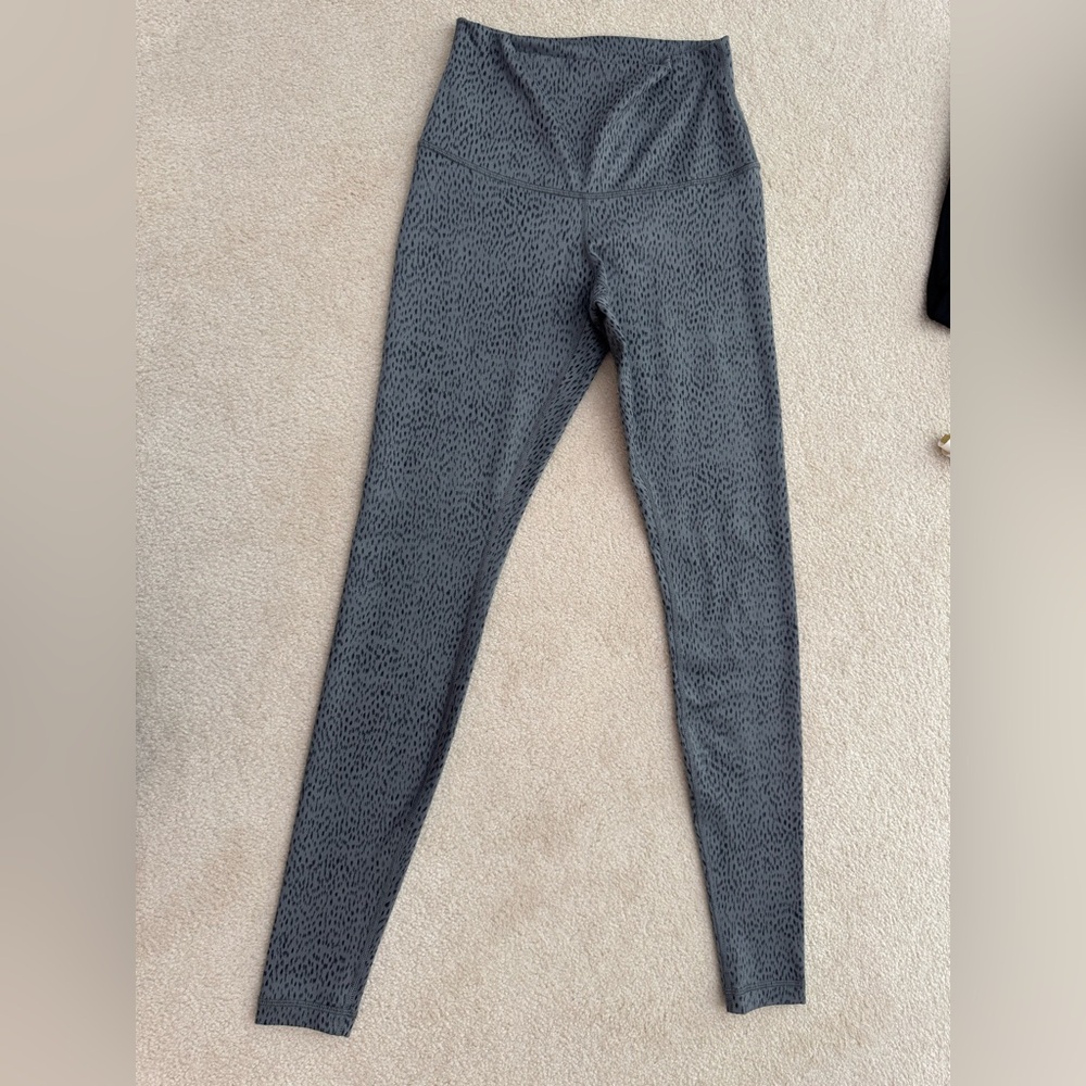 Lululemon Athletica Gray Patterned Apparel
